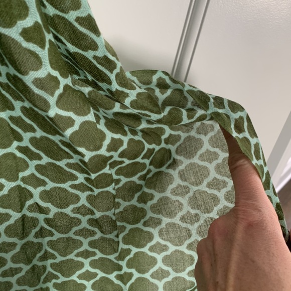 Green print scarf - Picture 2 of 2